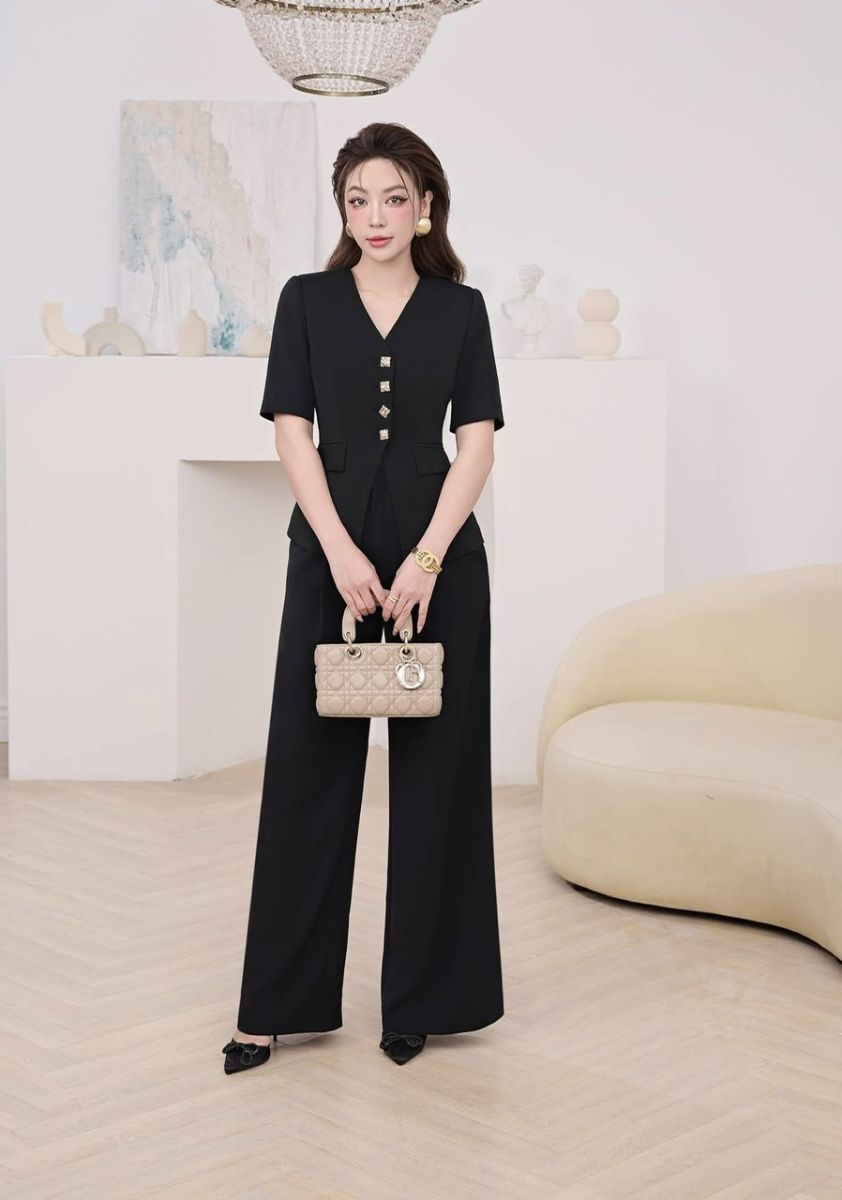 Vì Sao Vest Nữ Công Sở Lại Quan Trọng Với Phái Đẹp? May Vest Nữ Công Sở Đẹp