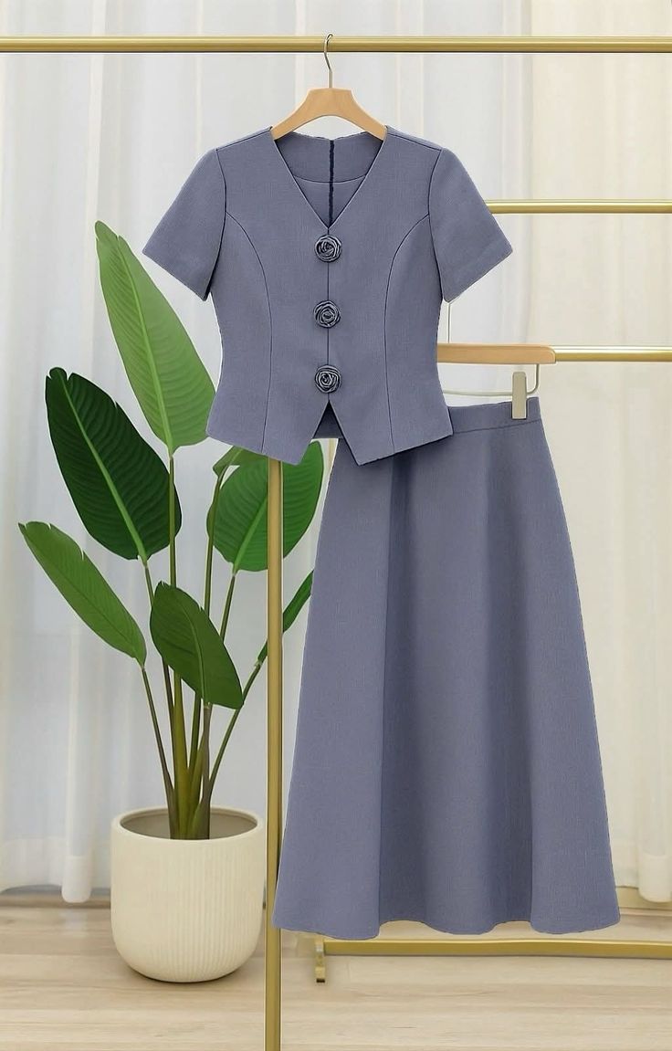 Vest nữ công sở Bình Dương tại Minh Châu – thiết kế thanh lịch, may đo chuẩn form, sẵn hàng & giao tận nơi. Liên hệ ngay để mặc đẹp tại nơi làm việc.