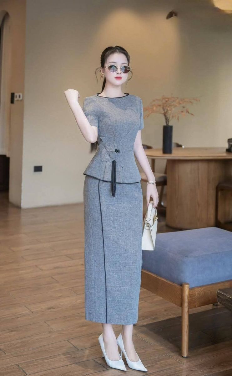 Vest nữ công sở Bình Dương tại Minh Châu – thiết kế thanh lịch, may đo chuẩn form, sẵn hàng & giao tận nơi. Liên hệ ngay để mặc đẹp tại nơi làm việc.