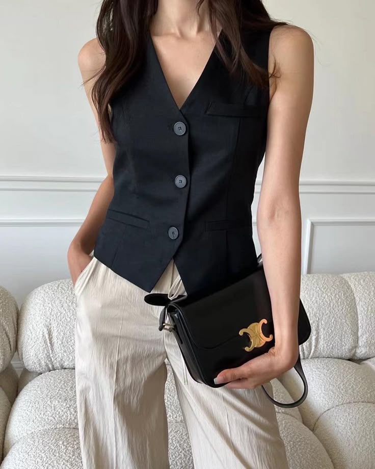 Form dáng thời trang, giúp tôn vinh thương hiệu của công ty khi tham gia sự kiện.#1 May đo Áo Gile tại Bình Dương - mẫu mã đẹp cao cấp