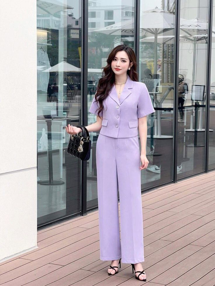 Đây là xu hướng thời trang đang được nhiều chị em công sở, doanh nhân và người nổi tiếng ưa chuộng.  Thiết kế may đo vest nữ Thuận An Bình Dương
