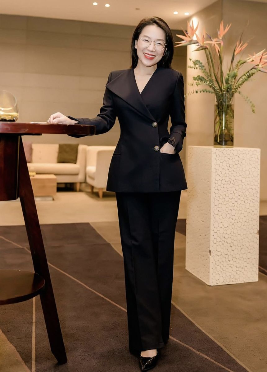 Đối Tượng Phù Hợp Với Áo Vest Nữ Công Sở Dáng Xếp Ly | #1 Nhà may vest nữ tại Dầu Tiếng